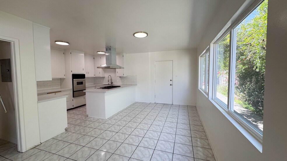 Building Photo - 716 Glenway Dr