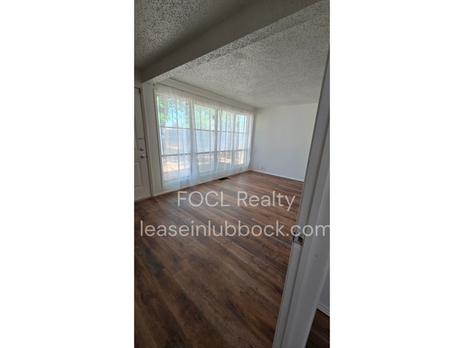 Building Photo - Bright and Open 4 Bedroom Home