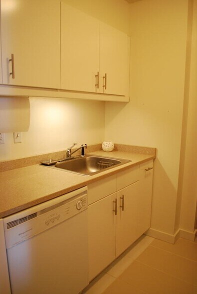 Kitchen - 429 N St SW