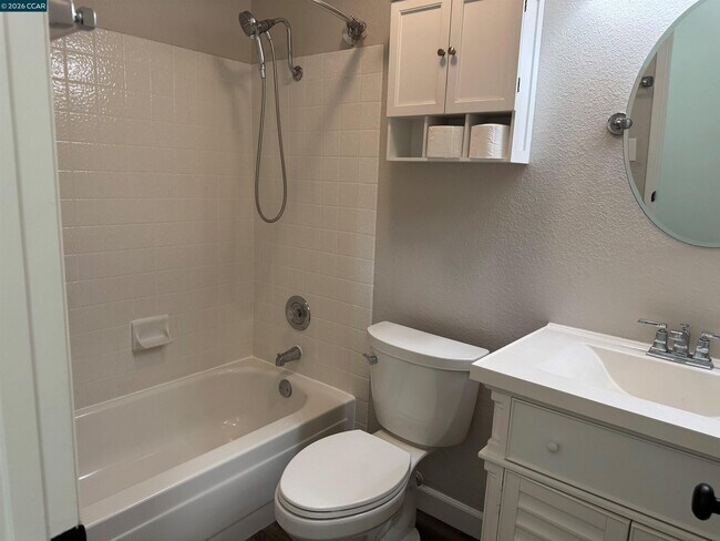 Building Photo - 126 Southwind Dr