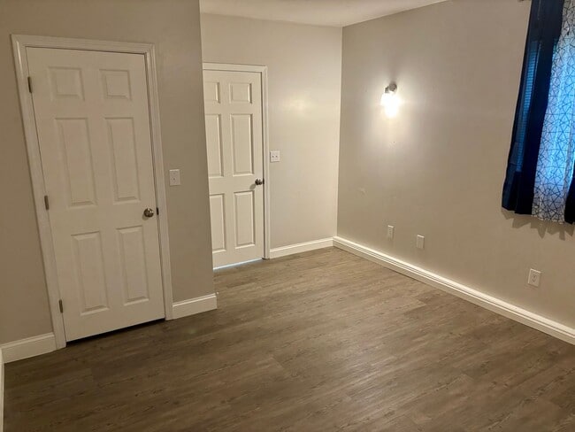 Building Photo - Check Out This 4-Bed/1-Bath House in Bluff...