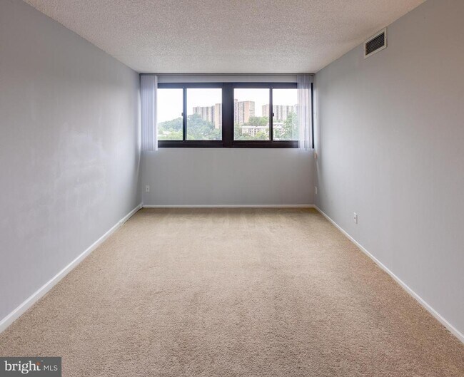 Building Photo - 5911 Edsall Rd