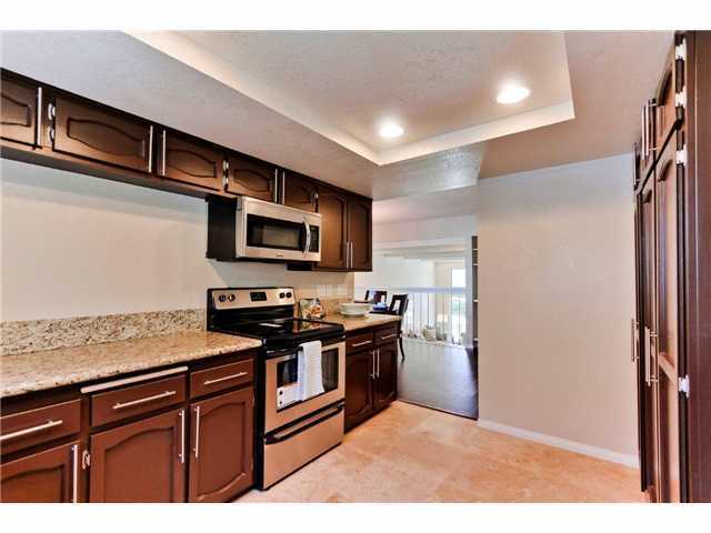 Building Photo - This AMAZINGLY immaculate 2 bed townhome w...