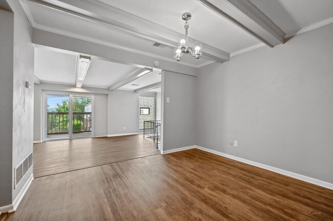 Building Photo - 4608 Coleridge St