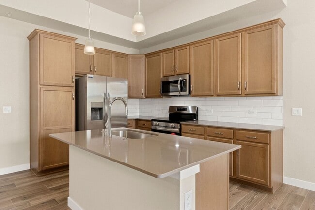 Building Photo - 938 Schlagel St