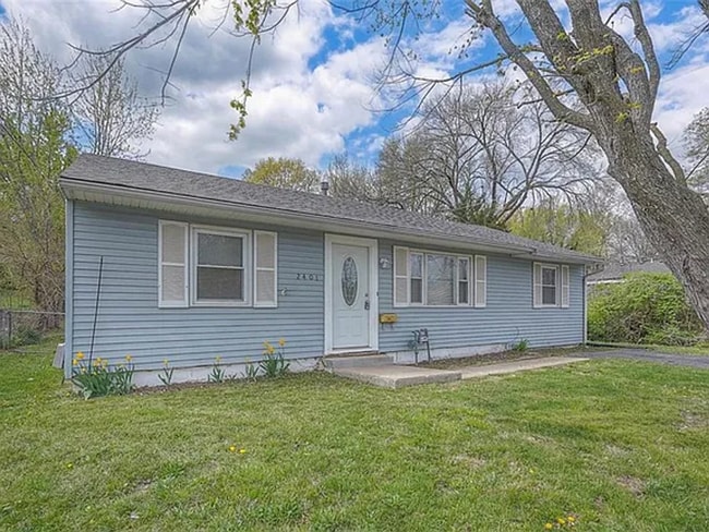 Building Photo - Updated 3 Bedroom Ranch
