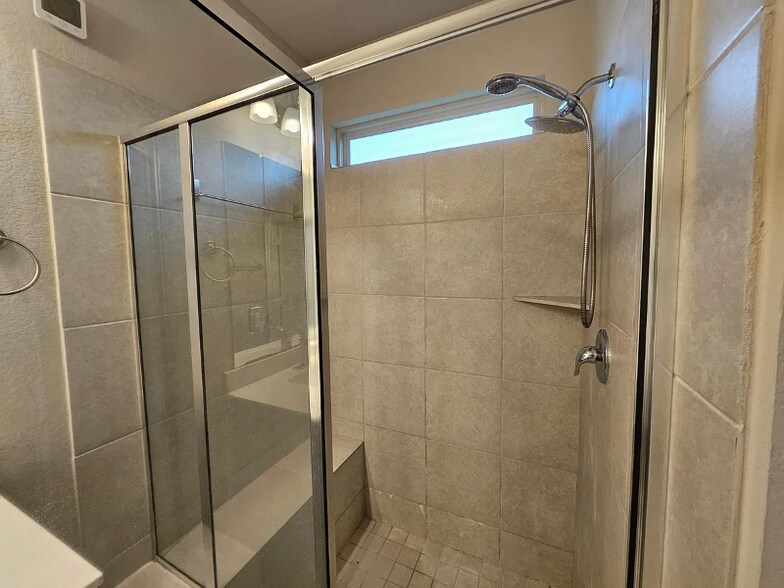 Building Photo - 7811 Tindarey Maple Trace