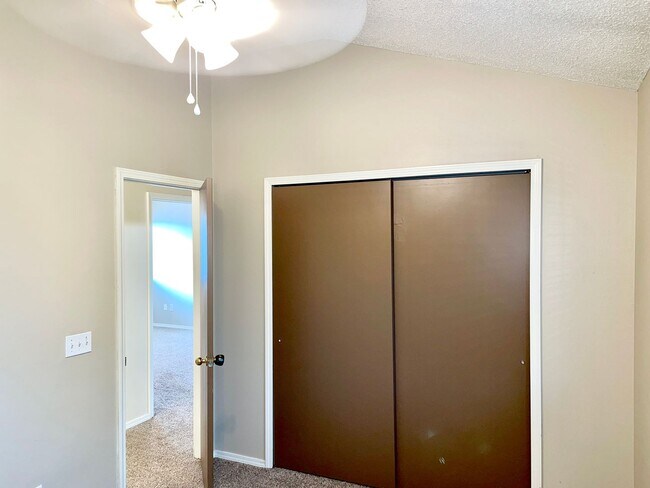 Building Photo - FANTASTIC 4 BEDROOM IN FAIRFAX