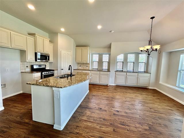 Building Photo - 511 Carnation Ln