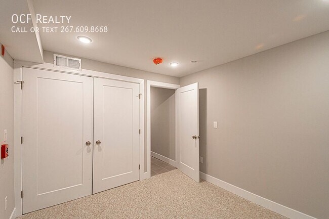 Building Photo - 715 S 51st St