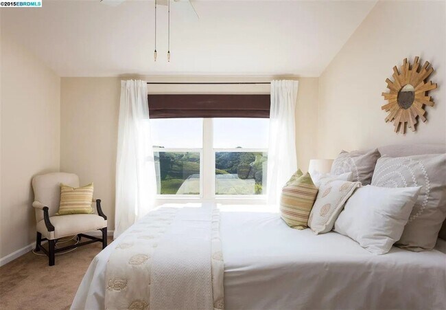 Building Photo - 20400 Summercrest Dr