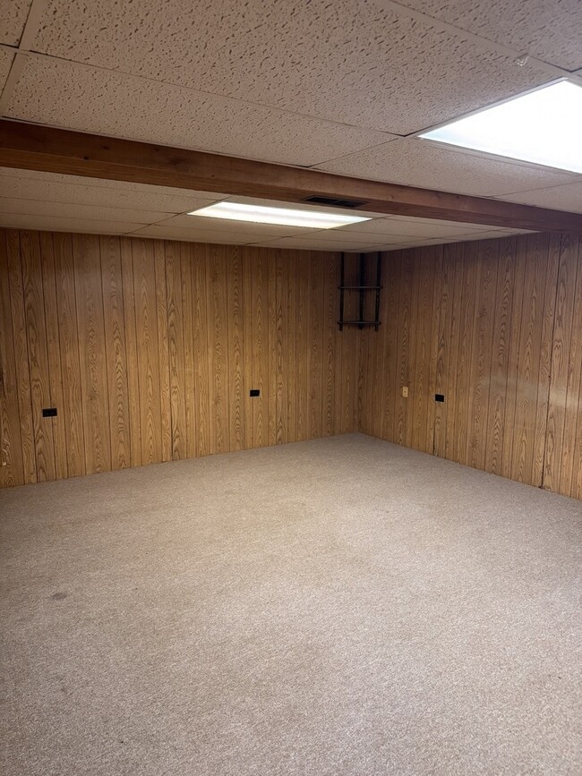 Building Photo - 1327 Andover Dr