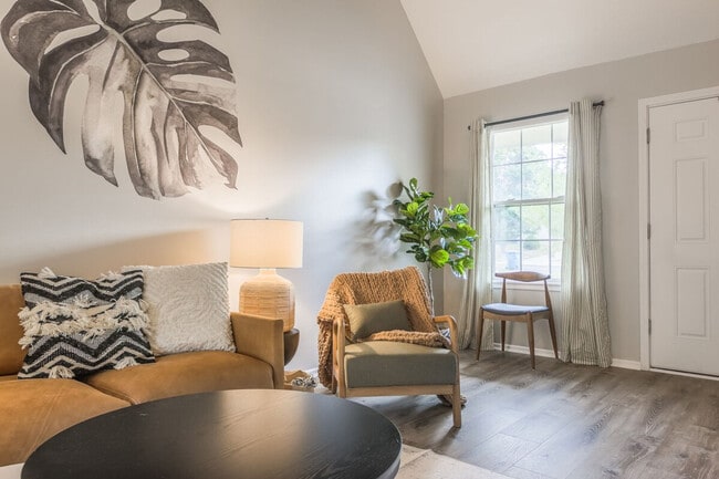 Building Photo - 433 Spring Ave