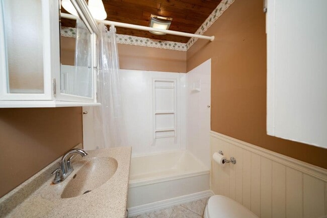 Building Photo - Three Bedroom Home in the Heart of Portage