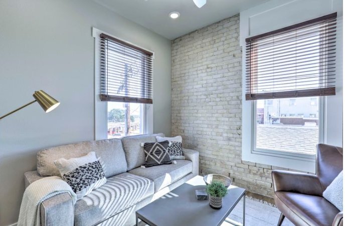 Building Photo - 118-120-120 N LBJ Dr