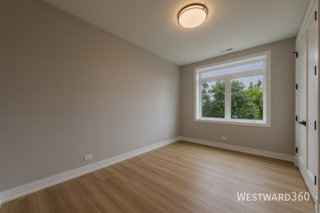 Building Photo - 3555 N Neenah Ave