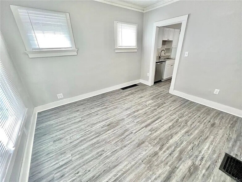 Building Photo - 1319 Highland Ave