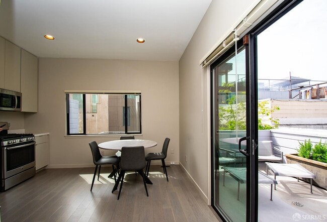 Building Photo - 5 Montague Pl