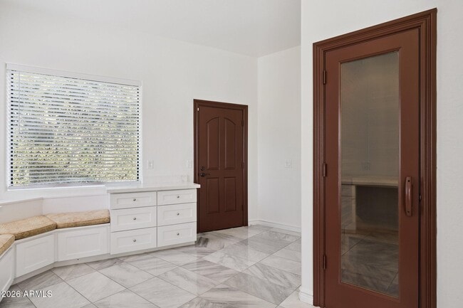 Building Photo - 8303 N 61st Pl