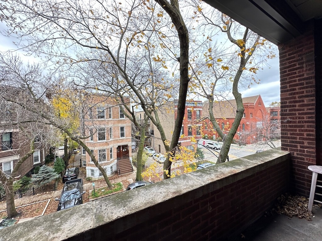 Building Photo - 937 N Hoyne Ave