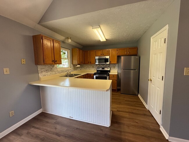 Building Photo - 1049 Mustang Ct
