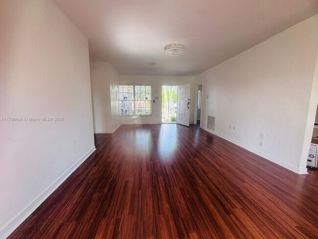 Building Photo - 311 SW 49th Ave