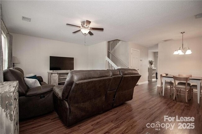 Building Photo - 137 Lynch Cir