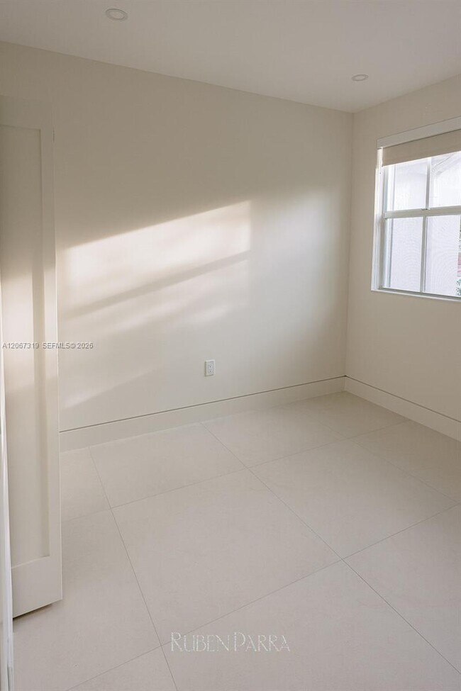 Building Photo - 8167 NW 108th Ct