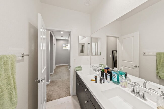Building Photo - Love your life at Escaya in Chula Vista! 4Bed/2.5Ba attached garage home for rent