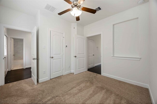 Building Photo - 4012 Centre Valley Ln