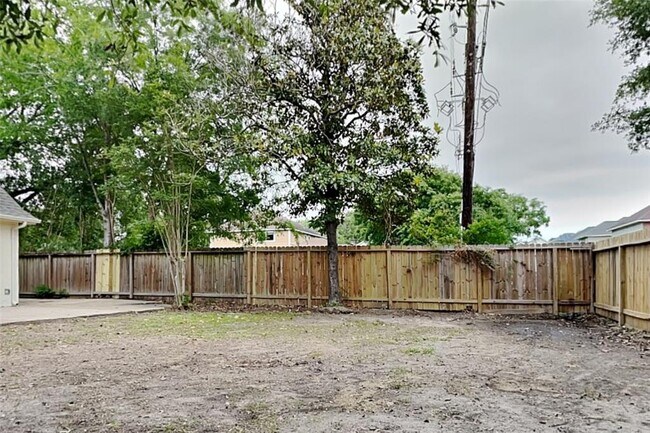 Building Photo - 16922 Colony Creek Dr