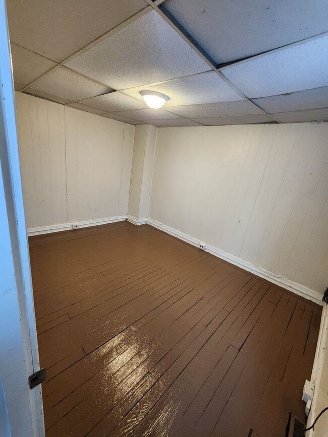 Building Photo - 5 Bedroom home available now in York!