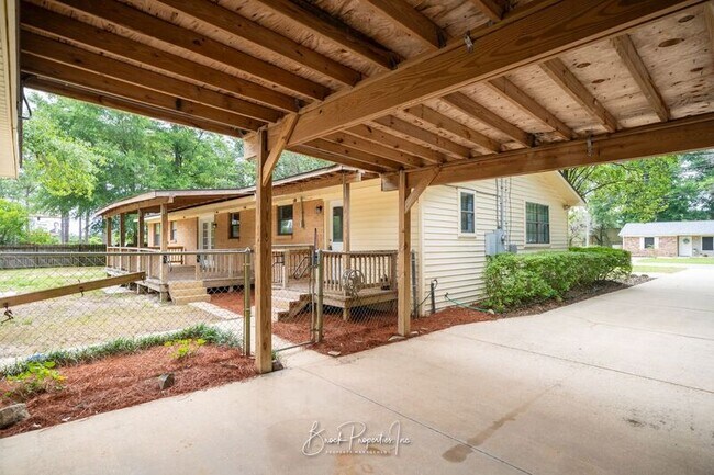 Building Photo - 1511 Woodchuck Ave
