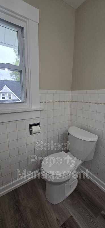 Building Photo - 702 Archer Ave