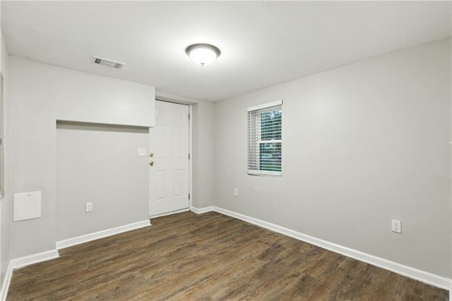 Building Photo - 2343 Carver Dr NW