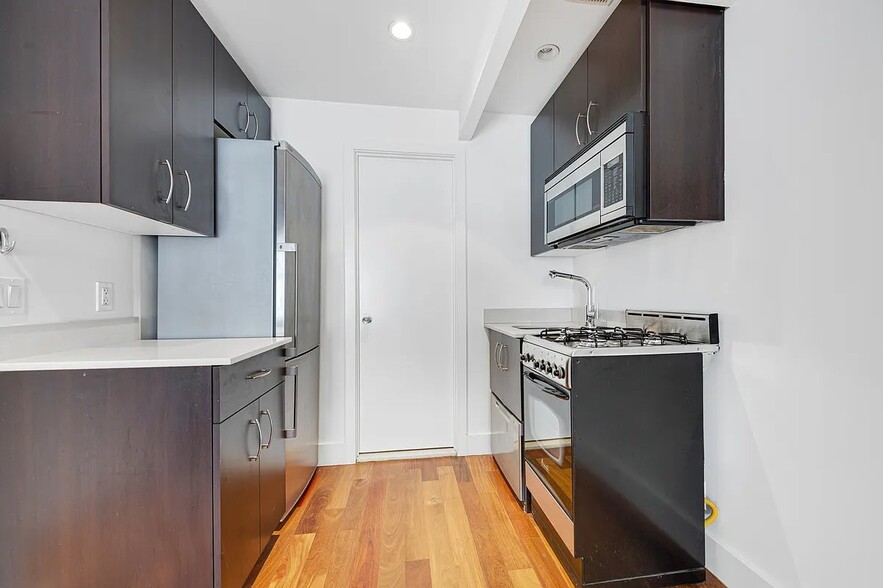 Building Photo - 163 Ludlow St