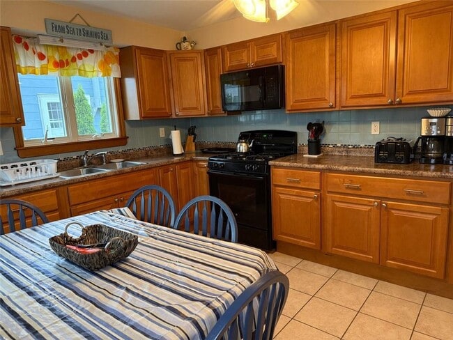 Building Photo - 33 BREACH Drive UNIT Front