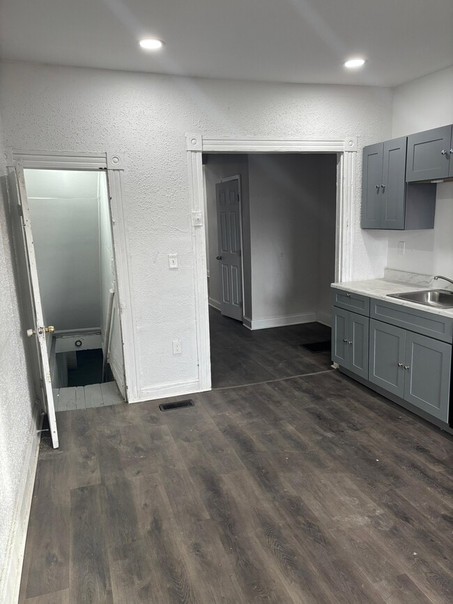 Building Photo - 1673 Cliftview Ave