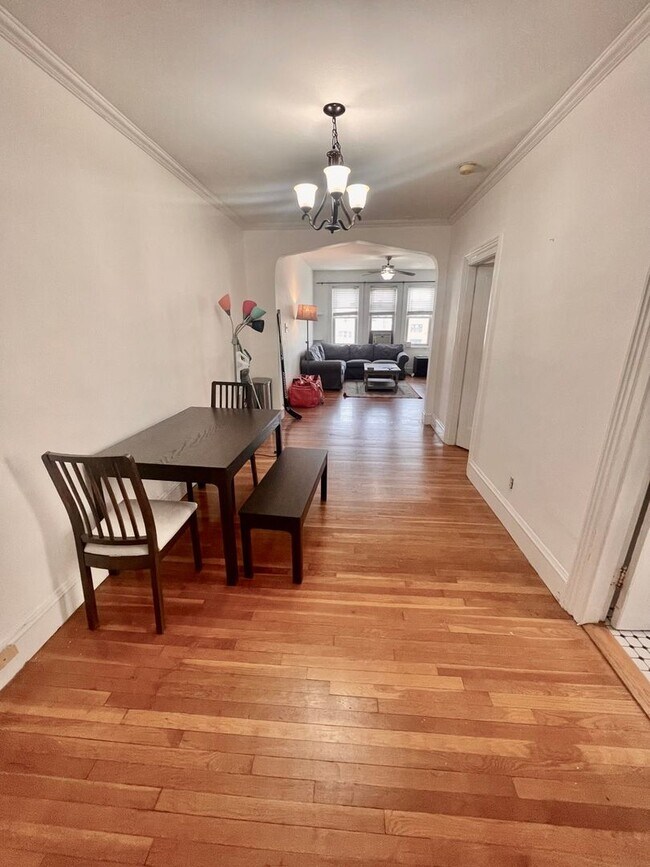 Building Photo - 9/1 No Fee!- Sunny upper floor 2BR - w/d i...