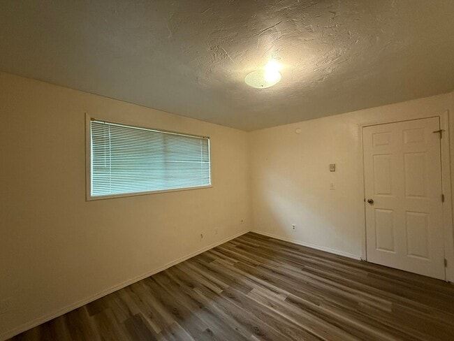 Building Photo - 2112-2