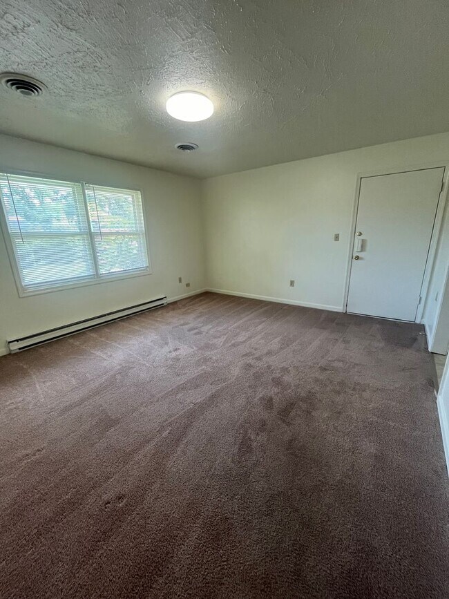 Building Photo - 207 Broce Dr