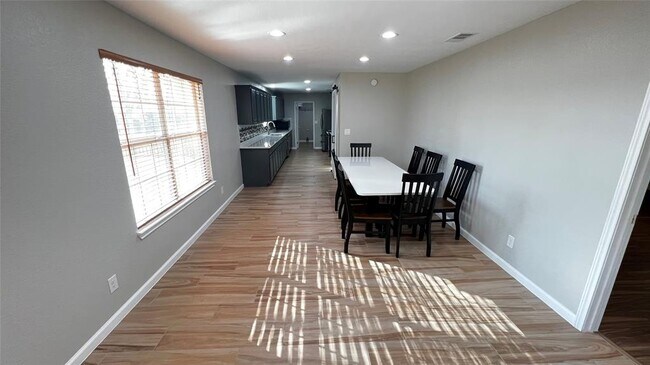 Building Photo - 141 Sendero Blvd