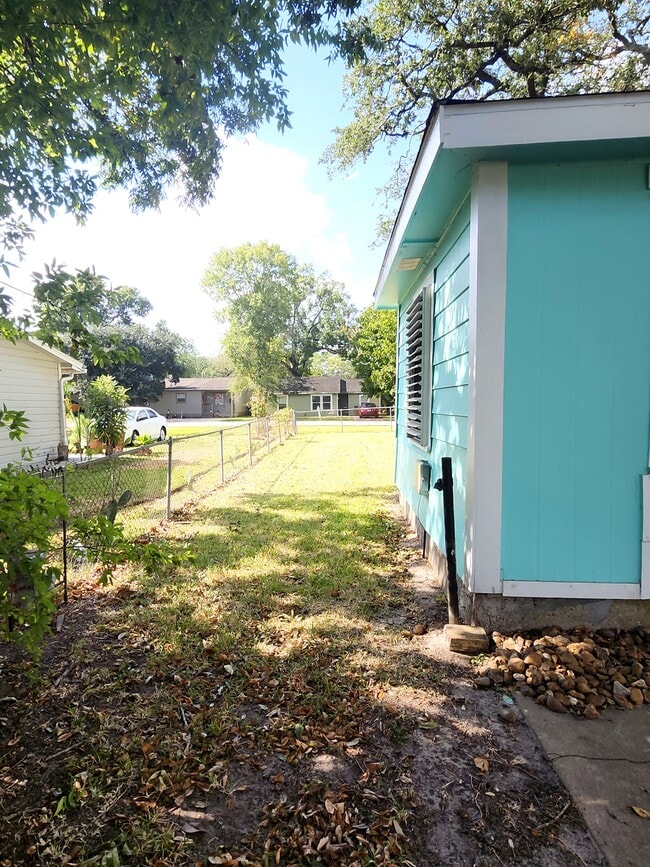 Building Photo - 3103 Avenue H