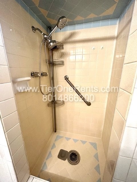 Building Photo - This property offers a NO DEPOSIT option available for qualified renters!
