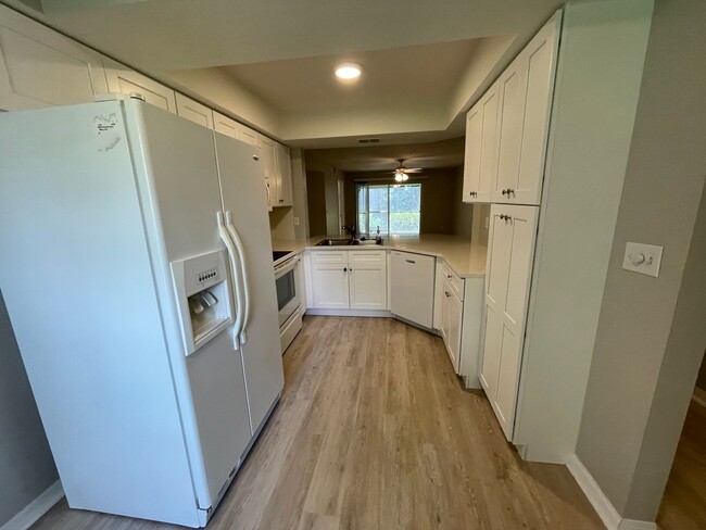 Building Photo - ANNUAL RENTAL - PINE HAVEN-2 BED/2 BATH --...