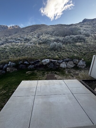 Building Photo - Beautiful Townhomes