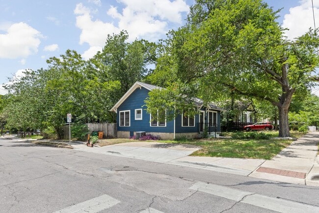 Building Photo - 2102 Brackenridge St