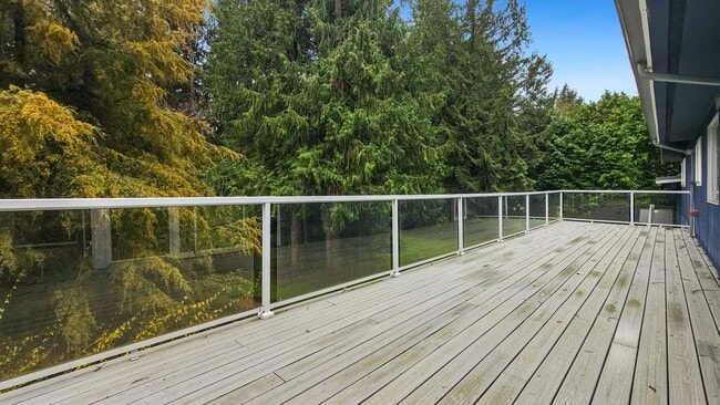 Building Photo - Beautifully Remodeled Bellevue Home in Prime Location