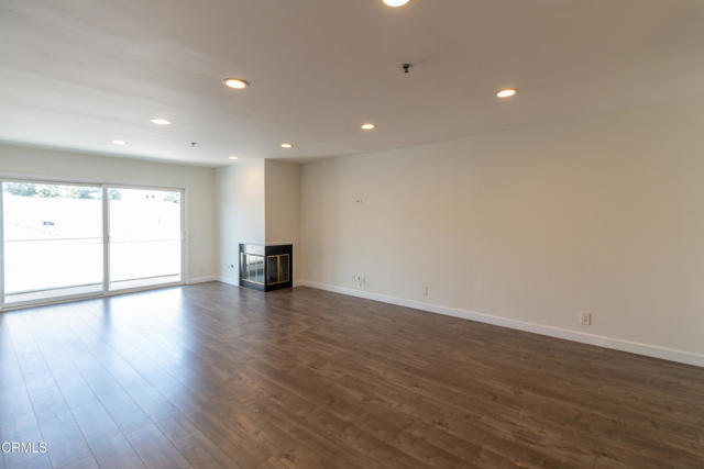 Building Photo - 625 E Del Mar Blvd