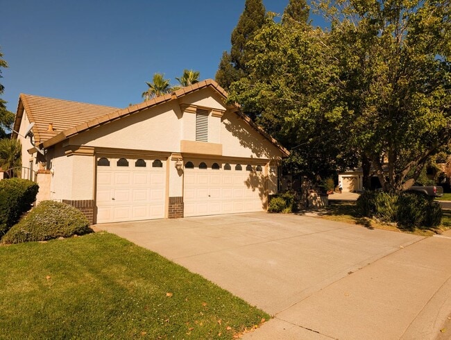 Building Photo - BEAUTIFUL SINGLE FAMILY HOME IN FOLSOM!